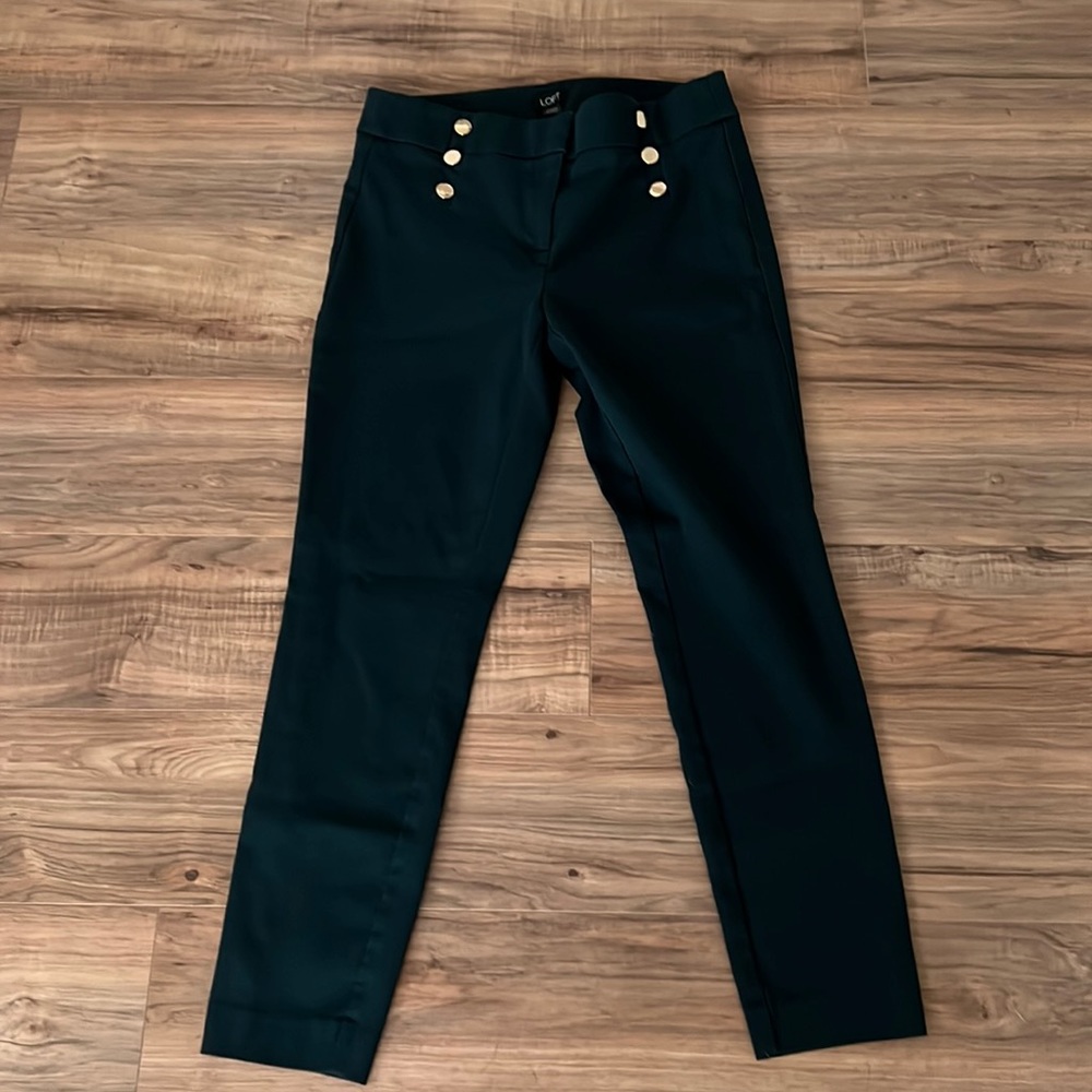 Loft Marisa skinny ankle pants with solid style gold buttons. Size 6